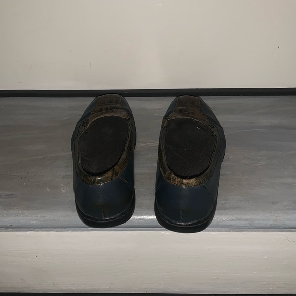 Clarks Woman’s Vintage Blue and brown leather moccasins 8M - Picture 4 of 7